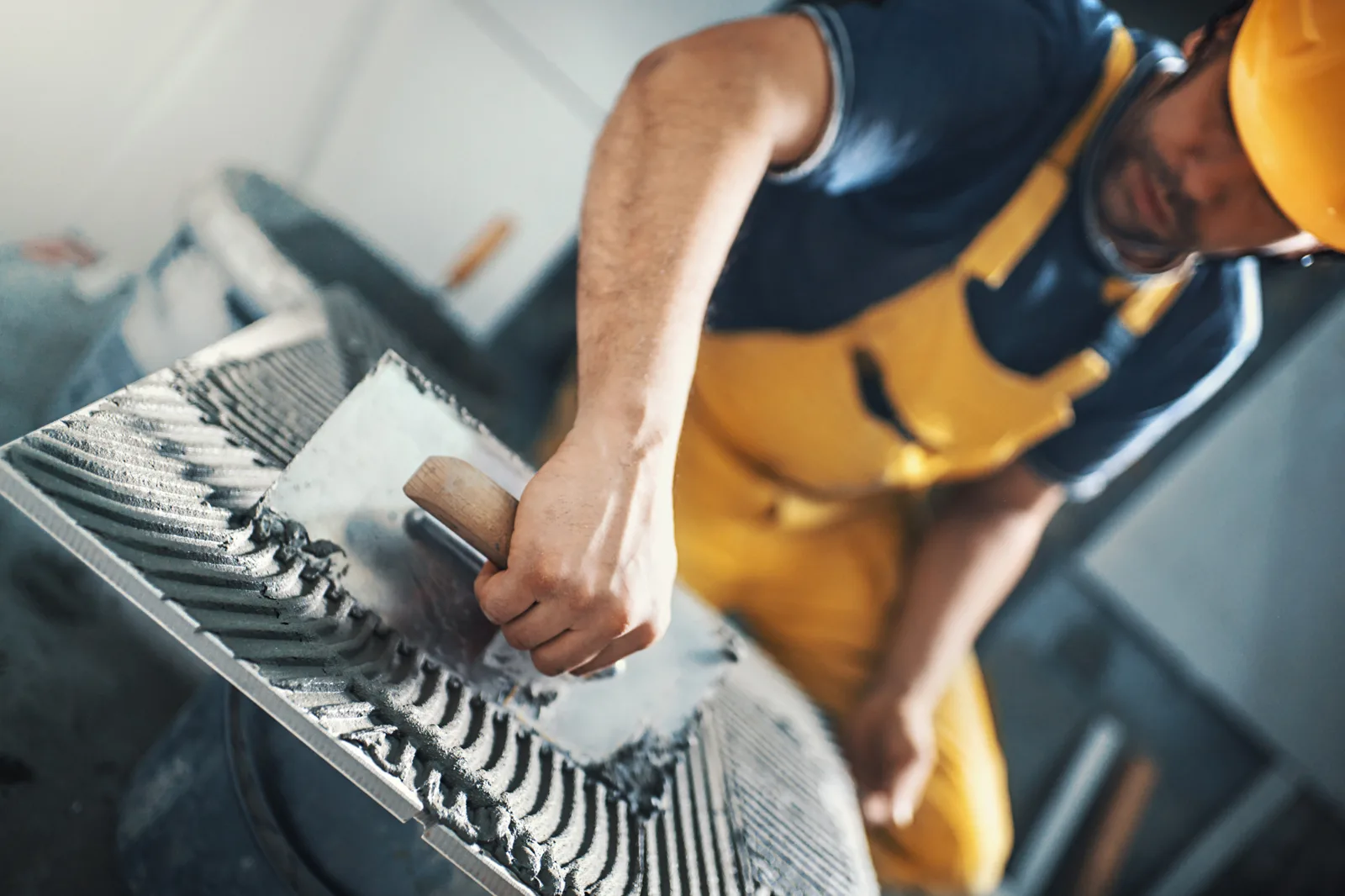 Tiler spreading adhesive